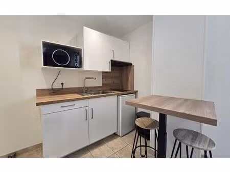 location appartement  18.2 m² t-1 à eyguières  477 €