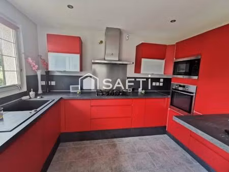 plein pied  terrain clos  5 chambres  cuisine ouverte sur séjour