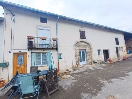jolie maison de village d'une surface habitable de 122 m2 sur terrain clos de 472 m2