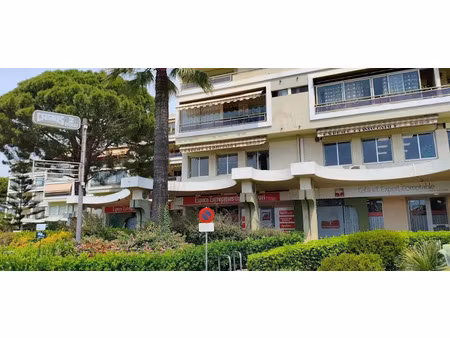 location locaux professionnels à cagnes-sur-mer (06800)  1 300 €