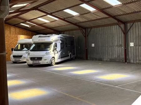 places de parking disponibles - idéal camping car