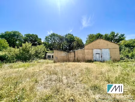 atelier - entrepot - bureau à exploiter sur terrain de 2200 m²
