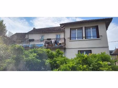 maison de bourg  3 chambres  cave  belle terrase