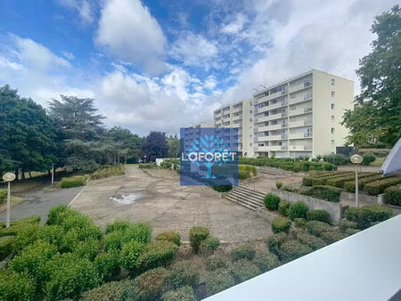cergy (95) - un grand studio avec terrasse et une place de parking