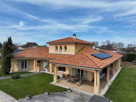 maison de luxe à vendre à crevant-laveine