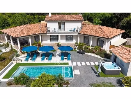 maison de luxe à vendre à saint-privat-des-prés