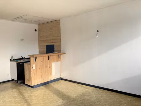 location appartement 1 pièce 28 m² à saint-martin-de-crau (13310)