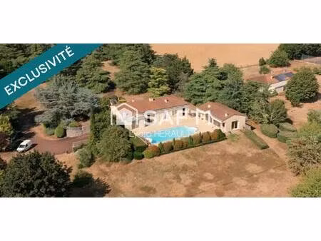 domaine d'exception arboré et clos avec 2 habitations sans vis-à-vis à 1 km de ruffec