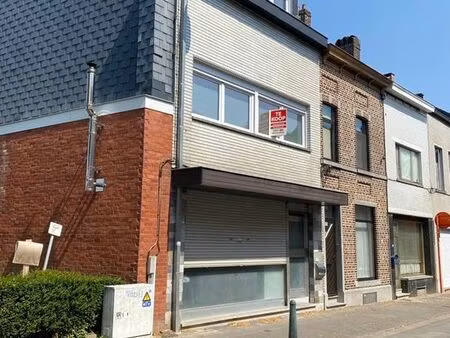 ? centraal gelegen woning met 3 slaapkamers en terras