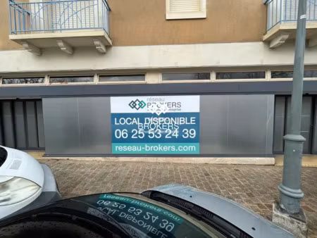 local commercial 814 m² pied d'immeuble centre-ville parthenay