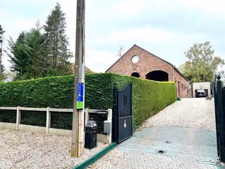 athis (superbe villa) dans un cadre privilégié arboré