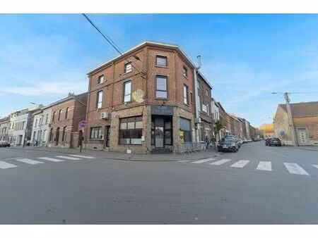 immeuble mixte composé d'un commerce et de 4 logements