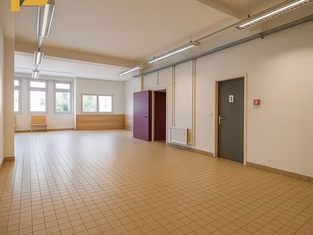 local commercial divisible à nemours de 850 m2 (ancien local de tri de la poste)