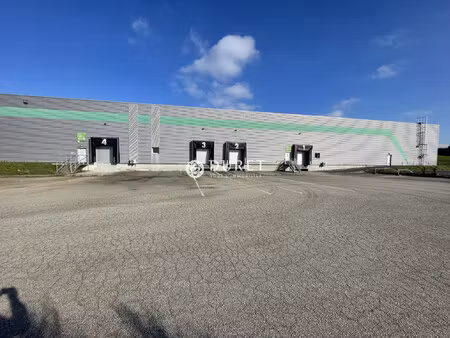 location local commercial 3 500m² la roche sur yon 85000