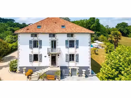 maison contemporaine avec piscine et jardin guiche (64)