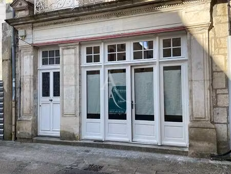 location bureaux et commerces à fontenay-le-comte (85200) : à louer / 60m² fontenay-le-com