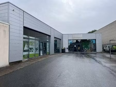 location bureaux et commerces à laval (53000) : à louer / 400m² laval
