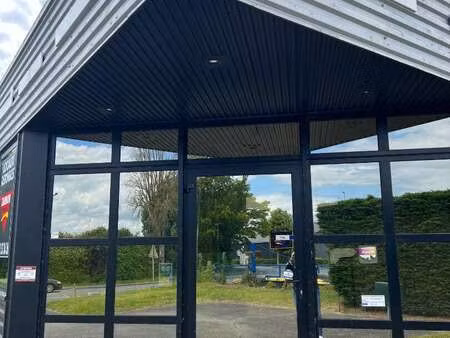 location bureaux et commerces à laval (53000) : à louer / 180m² laval