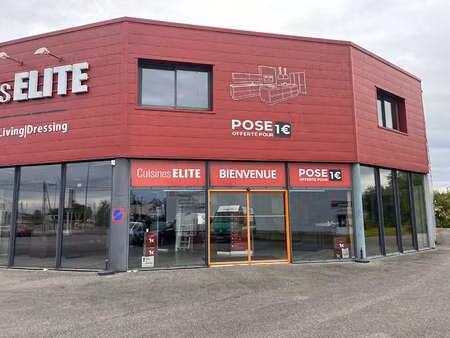 location bureaux et commerces à laval (53000) : à louer / 500m² laval
