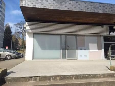 location bureaux et commerces à fougères (35300) : à louer / 78m² fougères