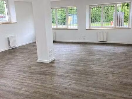 location bureaux et commerces à octeville (50100) : à louer / 100m² octeville