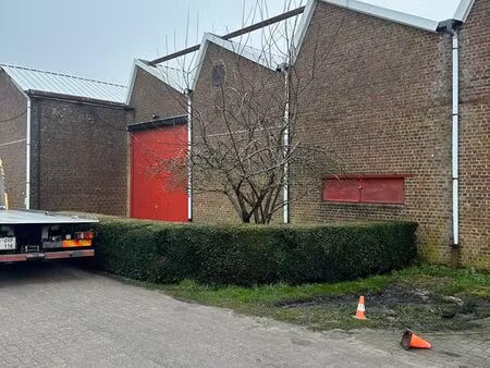 735 m² de zone d'emploi inflatable a vendre