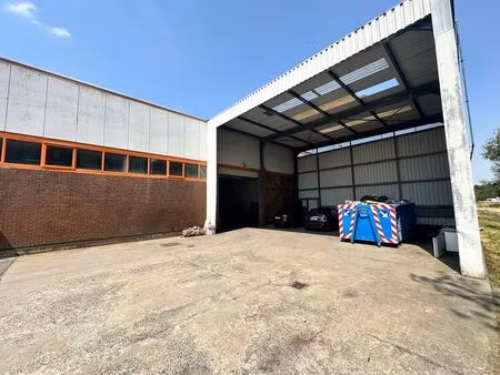 entrepôt fonctionnel avec bureau à louer - 964 m² d'entre...