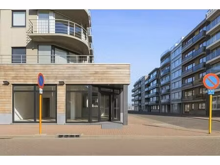 handelspand + appartement op top locatie te sint-idesbald