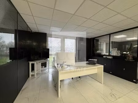 location bureau 318 m² à bron (69500)