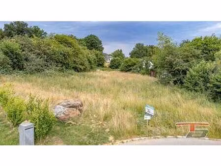 terrain de 1.748m² libre de construct. avec permis