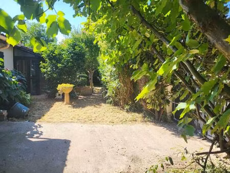plain-pied à fort potentiel avec piscine – environnement calme