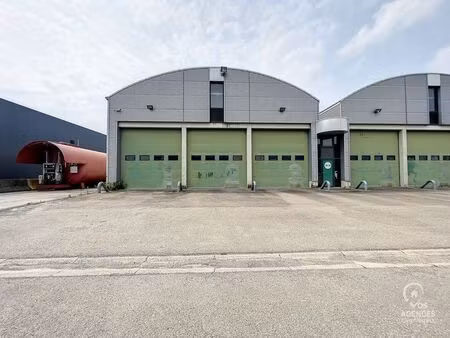 hall à louer dans le zoning d'achêne