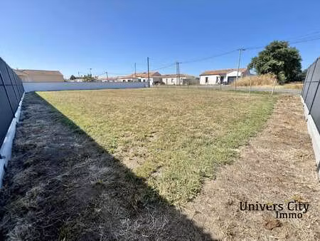 vente terrain à geneston (44140) : à vendre / 443m² geneston