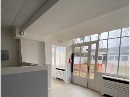 location locaux professionnels 127 m² à versailles (78000)  4 008 €