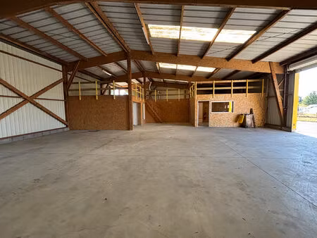 vente entrepôt / local industriel  405.00m²  guémené