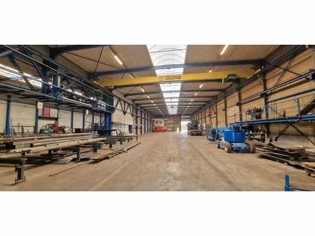 halles industrielles pour stockage  production et atelier.