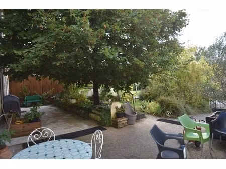 proche chauffailles - maison pierre - 7 piéces dont 4 chambres- 137m²