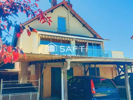 maison très lumineuse avec terrain arboré et clos