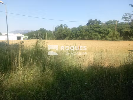 a vendre  terrain en zone commerciale de 3243m2  villemagne