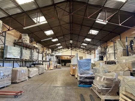 vente local d'activités st bonnet de mure 1 642 m²