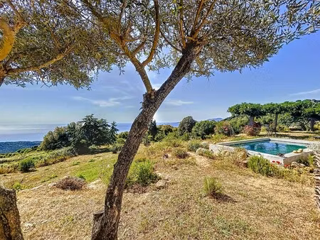villa de luxe à vendre à coti-chiavari