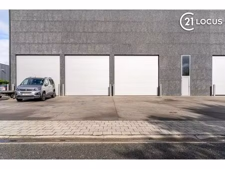 ruim magazijn/opslagplaats (850 m²) te huur in beveren