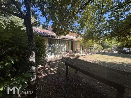 très belle maison en pierre de plain pieds rénovée avec goût – charme de l’ancien et...