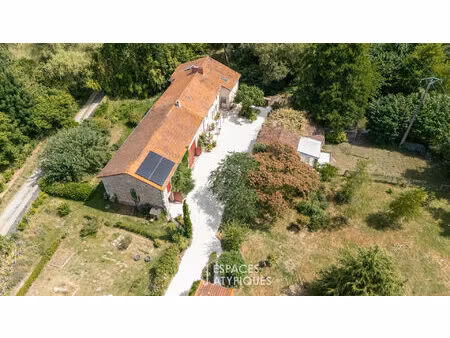 maison de caractère du xve  avec grand étang pittoresque