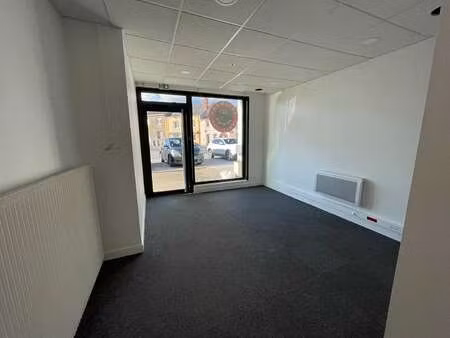 location bureaux et commerces à coëx (85220) : à louer / 40m² coëx