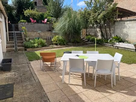 charmante maison 123m² avec trois chambres et des beaux espaces intérieurs et extérieurs.