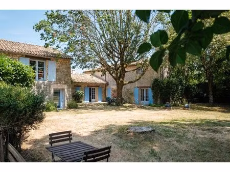 propriété avec piscine à fort potentiel en pleine nature