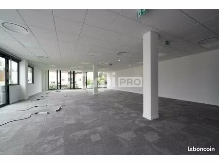 bureau 829 m²