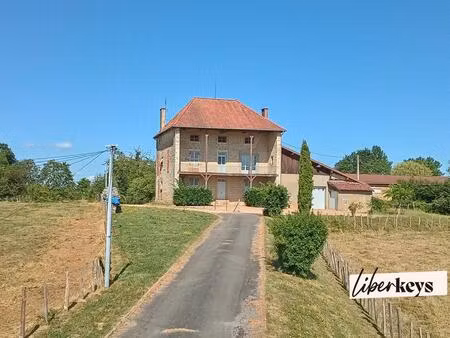 maison bourgeoise-187 m² habitable-vue tres dégagée-6 chambres-terrain 2750 m²-dépendances