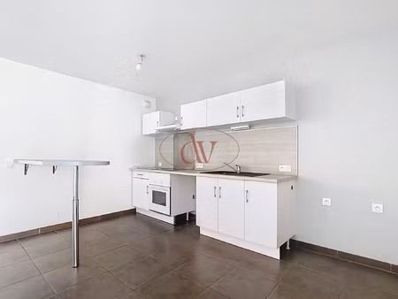 appartement t3 avec terrasse et garage ( latour bas elne )